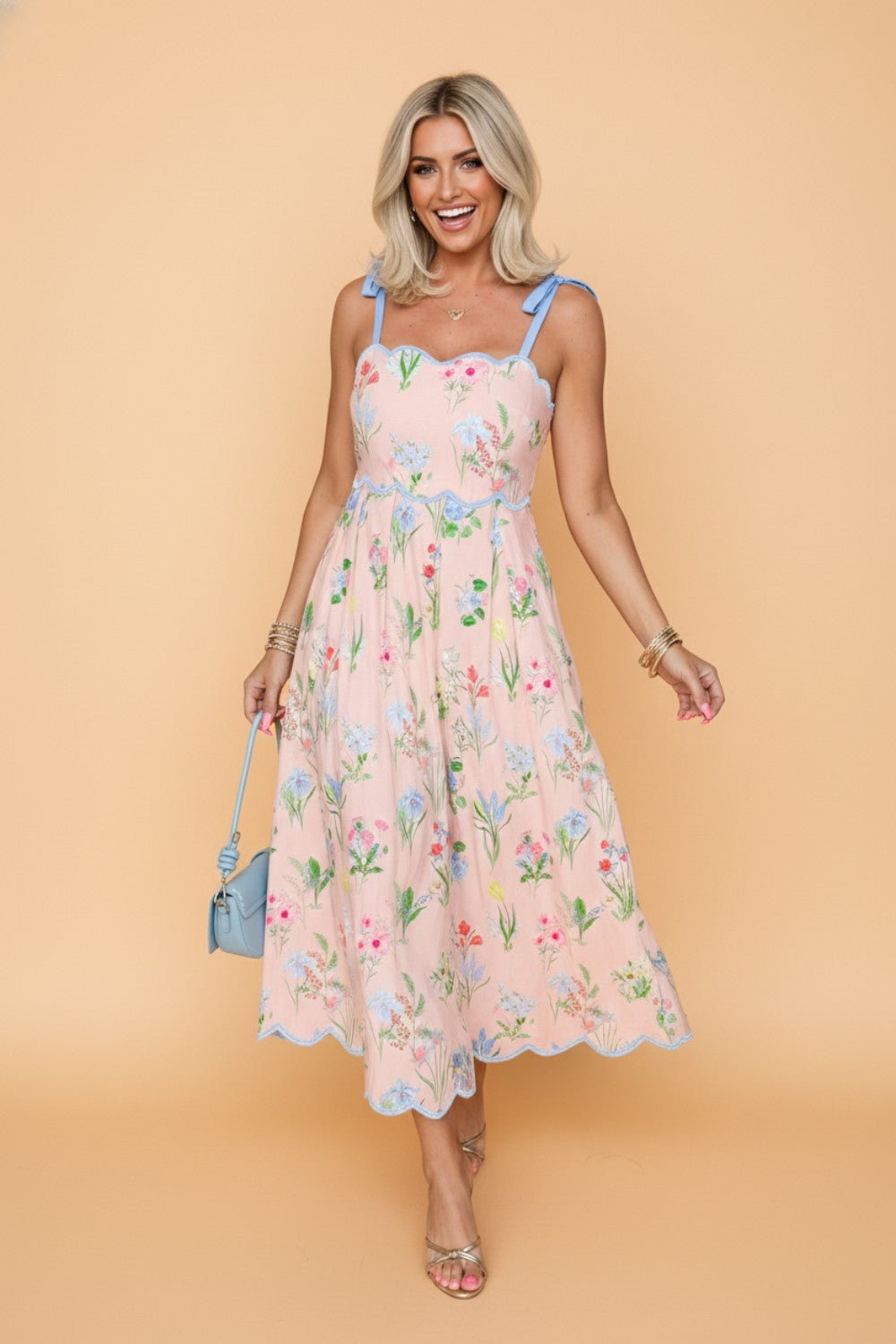 Vestido midi com alças e detalhes florais contrastantes